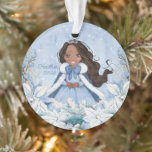 Sneeuwrijke Winter Afro-Amerikaanse prinses Ornament<br><div class="desc">Dit schattige besneeuwde winterprinses ornament is voorzien van een mooie jonge Afro-Amerikaanse prinses met zwart haar met een blauw-witte sneeuwvlokjapon en warme bontgevoerde cape. De prinses wordt omringd door poinsettias. U kunt personaliseren met de naam van de speciale prinses en het jaar!</div>