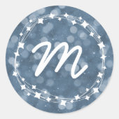 Sneeuwrijke Winter Nacht Bokeh Vakantie Monogram Ronde Sticker (Voorkant)