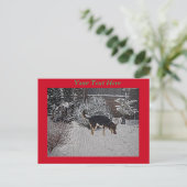 sneeuwscène met een schattige bruine hond op kerst briefkaart (Staand voorkant)