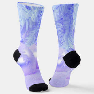 Sneeuwscène met ornamenten en blauwe tint sneeuw sokken