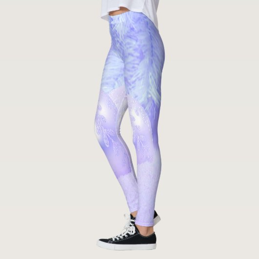 Sneeuwscène met Ornamenten en Blue Tint Snow Leggings (Links)