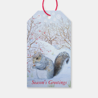 sneeuwscène met schattige grijze eekhoorn - kerst cadeaulabel