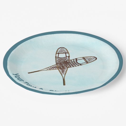 Sneeuwschoenen op sneeuw papieren bordje (Gekanteld)