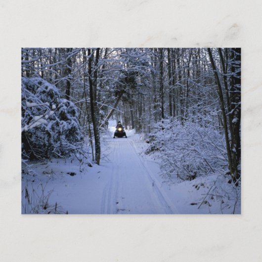Sneeuwscooters na de nieuwe sneeuwwinter briefkaart (Voorkant)