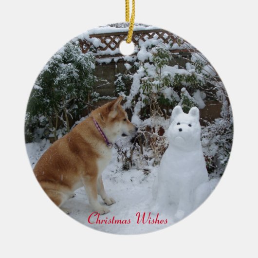 sneeuwsneeuwscène met grappige akita seizoensgebon keramisch ornament (Voorkant)