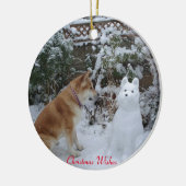 sneeuwsneeuwscène met grappige akita seizoensgebon keramisch ornament (Links)