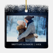 Sneeuwtop Blauw Wood Eerste Kerstmis Foto Keramisch Ornament (Achterkant)