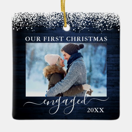 Sneeuwtop Blauw Wood Eerste Kerstmis Foto Keramisch Ornament (Voorkant)