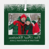 Sneeuwtop Ons eerste kerstpaar Foto groen Glas Ornament (Achterkant)