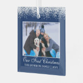 Sneeuwtop onze eerste kerstfamilie Foto blauw Glas Ornament (Voorkant links)