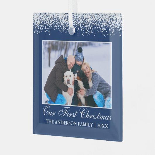 Sneeuwtop onze eerste kerstfamilie Foto blauw Glas Ornament (Voorkant links)