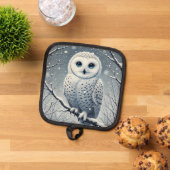 Sneeuwuil neergestreken op Snowy Branch Pannenlap (Top down)