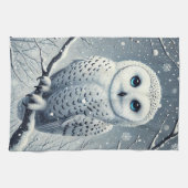 Sneeuwuil neergestreken op Snowy Branch Theedoek (Horizontaal)