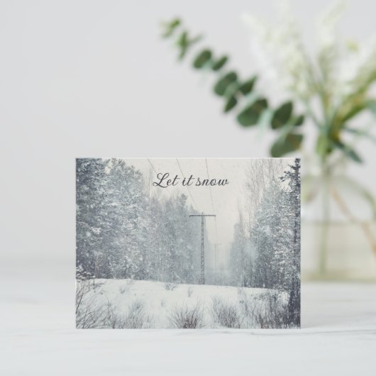 Sneeuwval in het winterbos feestdagenkaart (Staand voorkant)