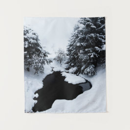 Sneeuwvijver en bomen die verdwijnen in mist wandkleed