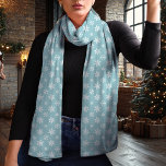 Sneeuwvlok Blauw en Wit Kerstmis Sjaal<br><div class="desc">Omarm het winterseizoen met deze elegante blauwe en witte kerstsjaal met een delicaat sneeuwvlokpatroon. De tijdloze blauwe achtergrond en contrasterende witte sneeuwvlokken creëer zijn een chique en veelzijdige look die een aanvulling vormt op elke vakantie-outfit. Gemaakt van lichtgewicht chiffon, deze sjaal voegt een vleugje sophisticatie toe aan uw wintergarderobe en...</div>