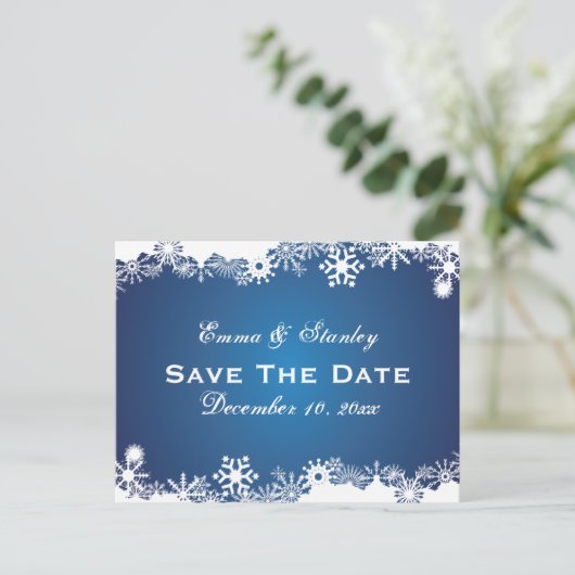 Sneeuwvlok blauw wit winter bruiloft Save the Date Aankondigingskaart (Staand voorkant)