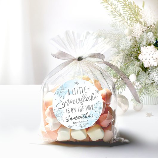 sneeuwvlok is onderweg naar Baby shower Ronde Sticker