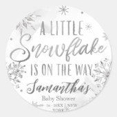 sneeuwvlok is onderweg naar Baby shower Ronde Sticker (Voorkant)