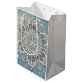 Sneeuwvlok Mandala in Frosty Hues 3 Medium Cadeauzakje (Achterkant Gekanteld)