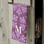 Sneeuwvlok Plum Bling Chic Monogram Kerstmis Theedoek<br><div class="desc">Creëer uw eigen monogram kerstkeukendoeken met deze chique paarse pruim en faux glitter paarse sneeuwvlok ontwerp voor een beetje bling in uw eigen keuken of als doordachte gepersonaliseerde geschenken. De kleurtrend is paarse en de diep amethist paarse van deze handdoeken met het allover sneeuwvlokpatroon zal een pop van elegant plezier...</div>