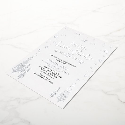 Sneeuwvlok Winterbos Baby shower Echte Folie Folie Uitnodiging (Gedraaid)