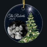 Sneeuwvlokken & Bomen Winter Charm Elegant Marine  Keramisch Ornament<br><div class="desc">Dit elegante keramische ornament heeft een feestelijk patroon van kerstbomen en sneeuwvlokken, tegen een prachtige donkerblauwe achtergrond. Het verfijnde ontwerp voegt een vleugje klasse toe aan elk vakantiedecor, waardoor het een perfecte keuze is voor diegenen die een verfijnde, tijdloze stijl waarderen. De diepblauwe kleur is ideaal voor winter- en vakantiedecoraties,...</div>