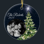 Sneeuwvlokken & Bomen Winter Charm Elegant Marine  Keramisch Ornament<br><div class="desc">Dit elegante keramische ornament heeft een feestelijk patroon van kerstbomen en sneeuwvlokken, tegen een prachtige donkerblauwe achtergrond. Het verfijnde ontwerp voegt een vleugje klasse toe aan elk vakantiedecor, waardoor het een perfecte keuze is voor diegenen die een verfijnde, tijdloze stijl waarderen. De diepblauwe kleur is ideaal voor winter- en vakantiedecoraties,...</div>