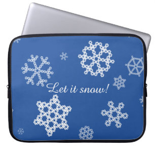 Sneeuwvlokken die de hoes van de laptop afdekken