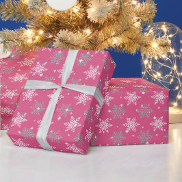 sneeuwvlokken en glinsterende hete roze kerst cadeaupapier
