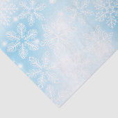 Sneeuwvlokken en lichten op blauw tissuepapier (Detail)