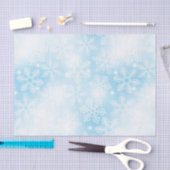 Sneeuwvlokken en lichten op blauw tissuepapier (Craft)