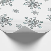Sneeuwvlokken in Zilverwit en Blauw op Wit Cadeaupapier (Hoek)