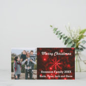 Sneeuwvlokken met diep rode achtergrond fotokaart feestdagenkaart (Staand voorkant)
