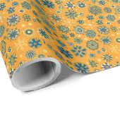  sneeuwvlokken op geel cadeaupapier (Rol Hoek)