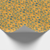 sneeuwvlokken op geel cadeaupapier (Hoek)