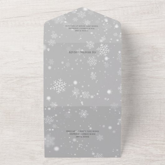 Sneeuwvlokken op grijs met dennentakken QR-code All In One Uitnodiging (Buitenkant)