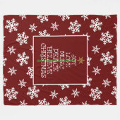 Sneeuwvlokken op rood, VIbes of Kerstmis in een bo Fleece Deken (Voorkant (Horizontaal))