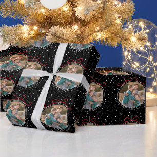 Sneeuwvlokken op zwart Aangepaste kerstfoto Cadeaupapier