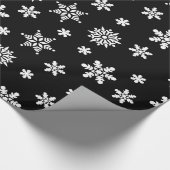 Sneeuwvlokken op zwarte achtergrond cadeaupapier (Hoek)