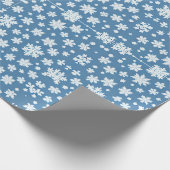 Sneeuwvlokken repeating patroon wit blauw cadeaupapier (Hoek)