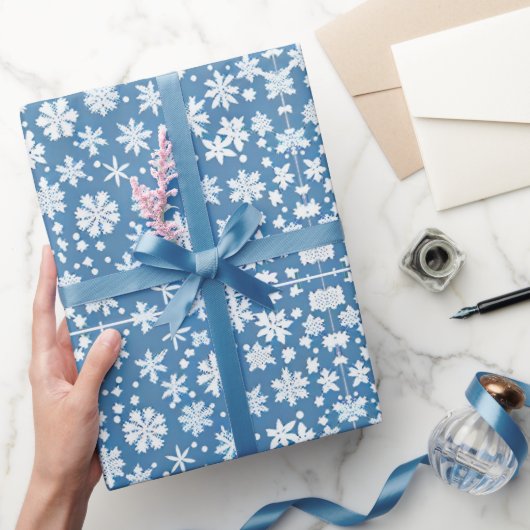 Sneeuwvlokken repeating patroon wit blauw cadeaupapier (Geschenken)