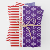 Sneeuwvlokken, rode strepen met kerstbomen blauw inpakpapier vel (In situ)