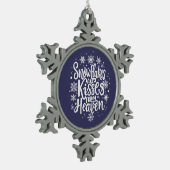 Sneeuwvlokken zijn kussen uit de hemel tin sneeuwvlok ornament (Links)