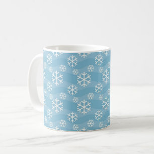 Sneeuwvlokpatroon op blauwe winter koffiemok