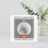 SneeuwWereldbol met mensen met skiën en kerstmis Feestdagenkaart (Staand voorkant)