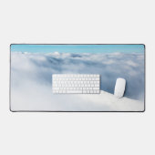 Sneeuwwinterberg in wolken bureaumat (Keyboard & Muis)