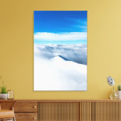 Sneeuwwinterberg in wolken canvas afdruk (Insitu (Woonkamer))