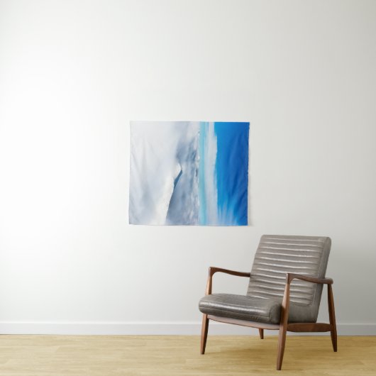 Sneeuwwinterberg in wolken wandkleed (In Situ (horizontaal))