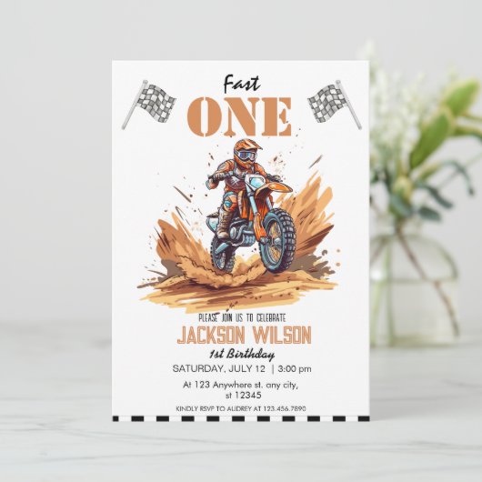 Snel één Dirt Bike Avontuur 1e Verjaardag Kaart (Staand voorkant)